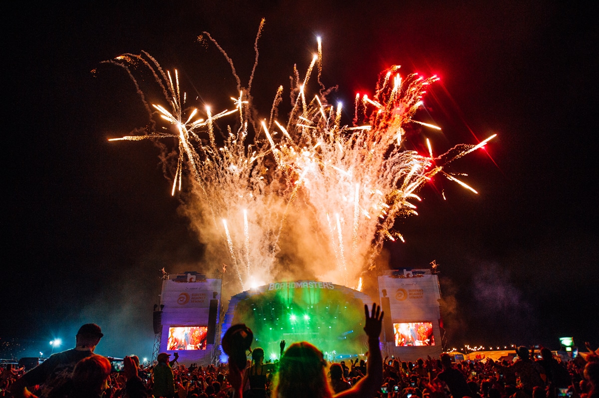 BM18-ALEX-RAWSON-MAIN-STAGE-GEORGE-EZRA-FIREWORKS (2)