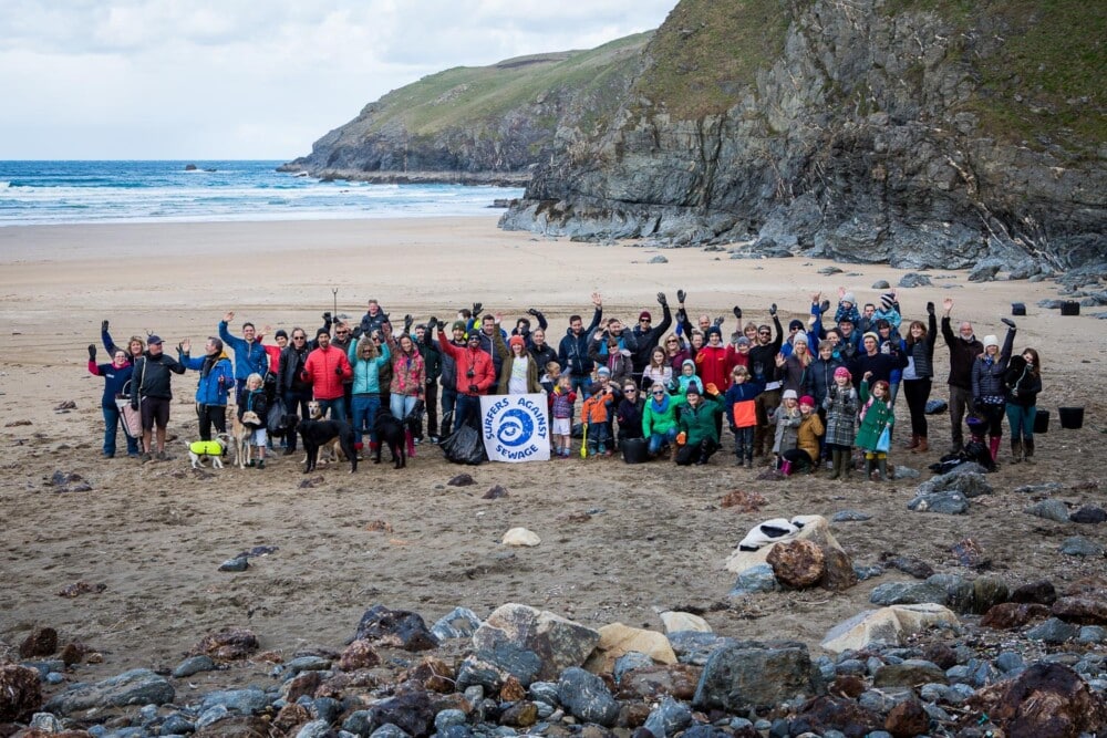 Group-Shot-Beach-Clean-Alexa-Poppe-1000x667-1